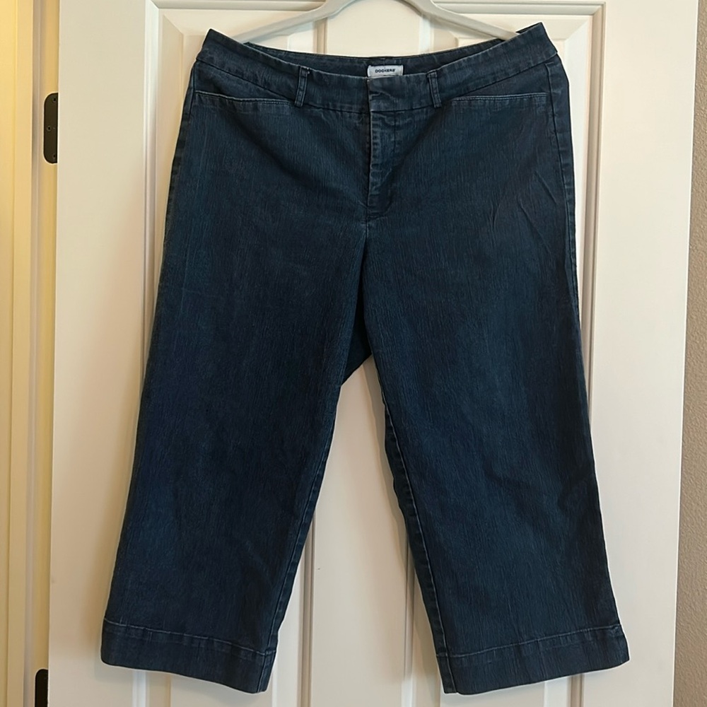 Dockers Size 12 mid-rise, curvy Women’s capri